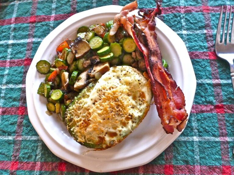 A balanced plate with protein and vegetables, illustrating how to prevent blood sugar crashes
